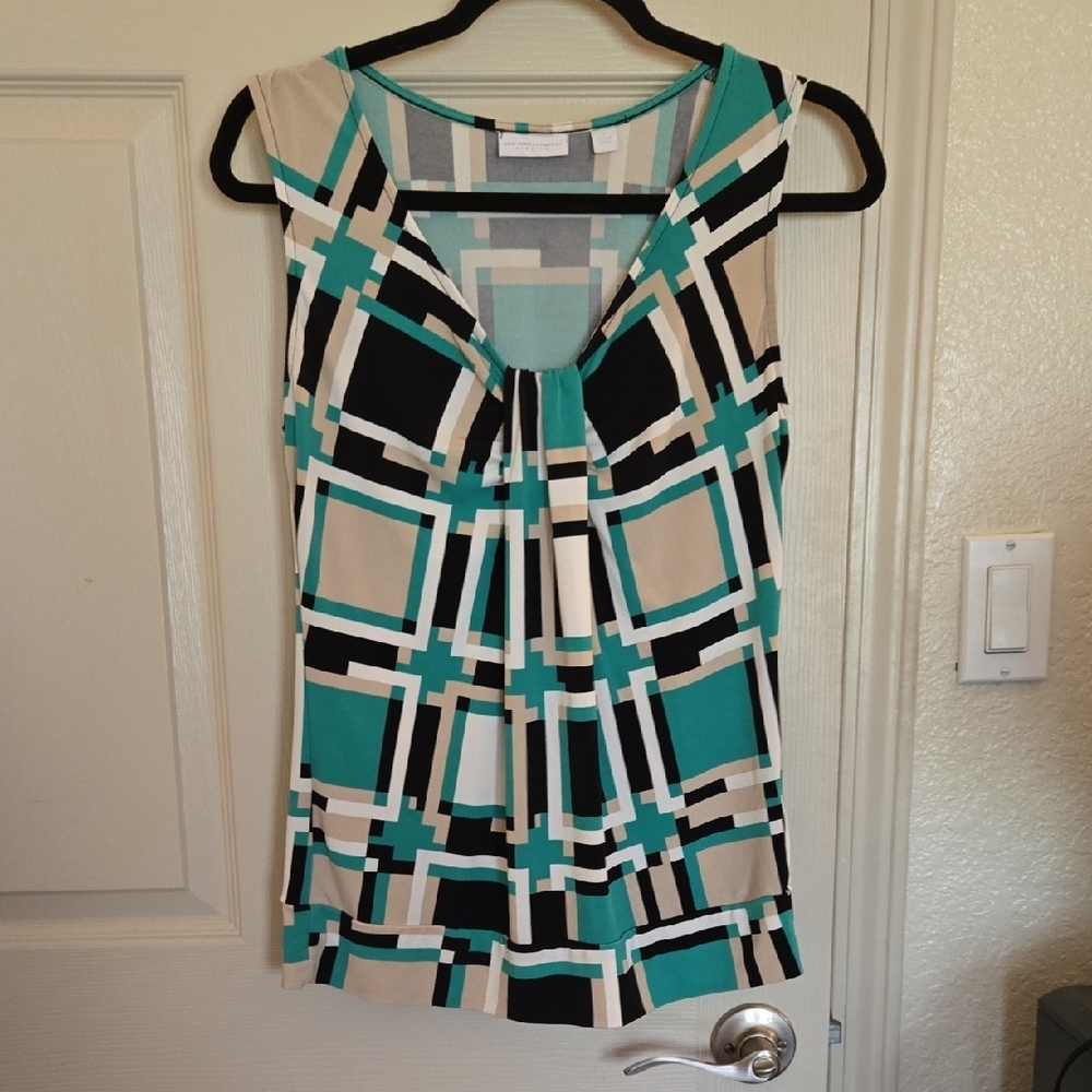 New York & Company Black and White Graphic Blouse